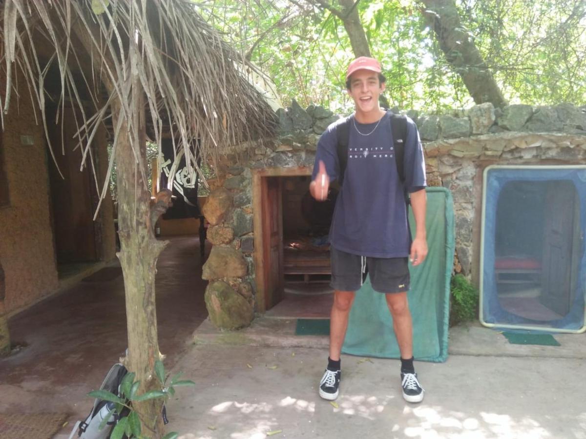 Chill Nasa Hostel Bentota Buitenkant foto